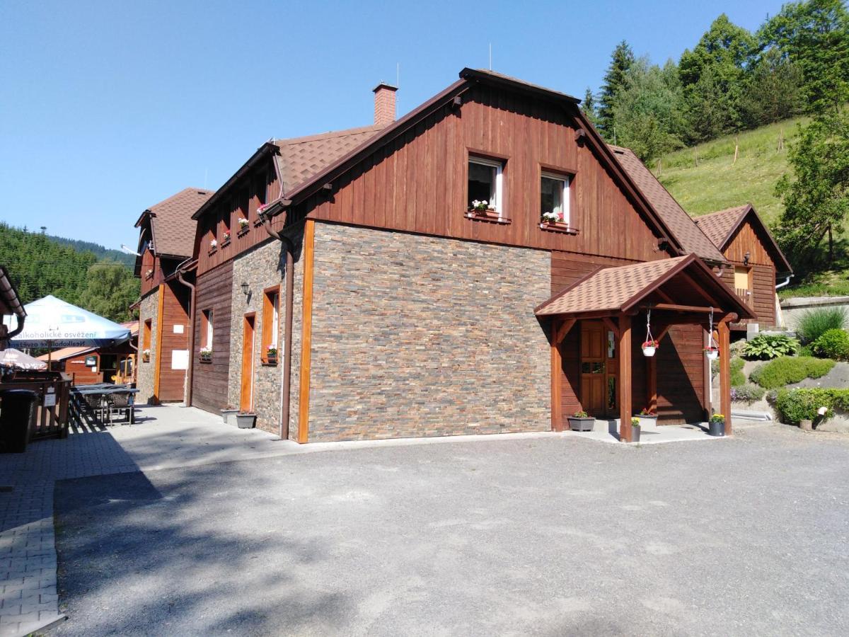 Hutisko 維塞勒利斯奇旅馆酒店 外观 照片